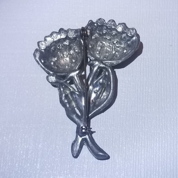 Vintage silvertone flower brooch - Picture 7 of 10